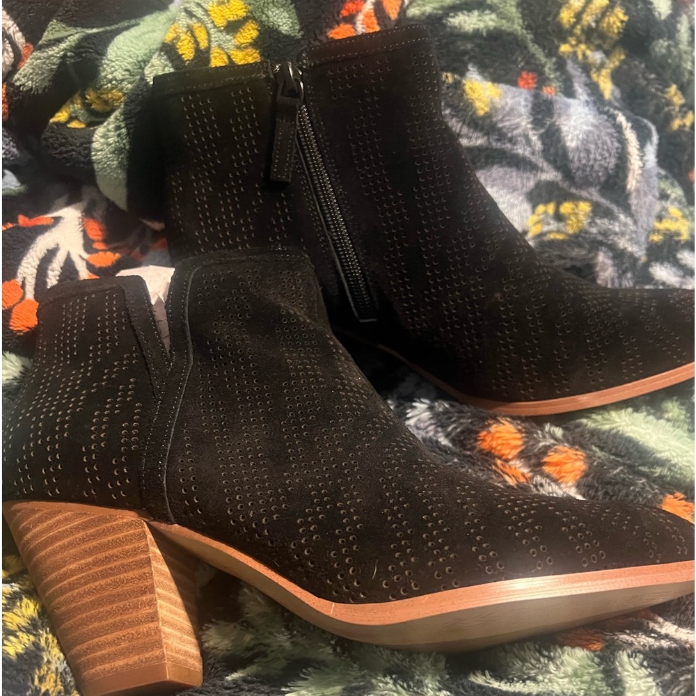 Violet & Red brand shoes Size 8M